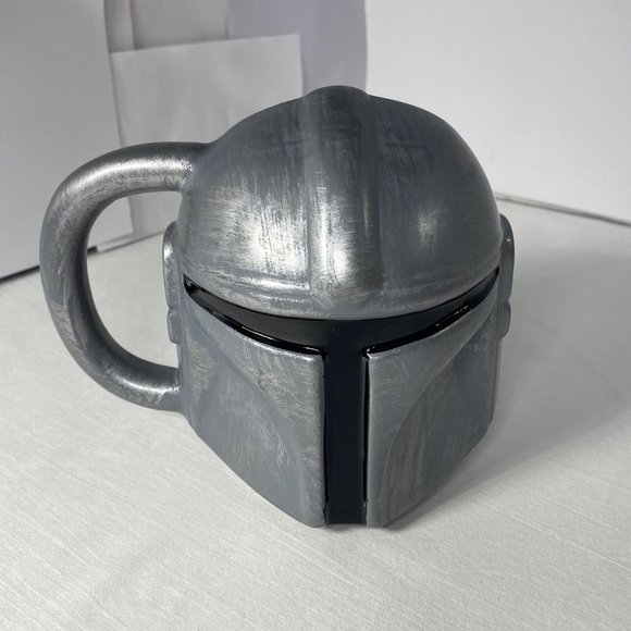 Bioworld Mandolorian Silver & Black Coffee Mug Kitchen Ware Disney Fan The Force - Picture 1 of 9